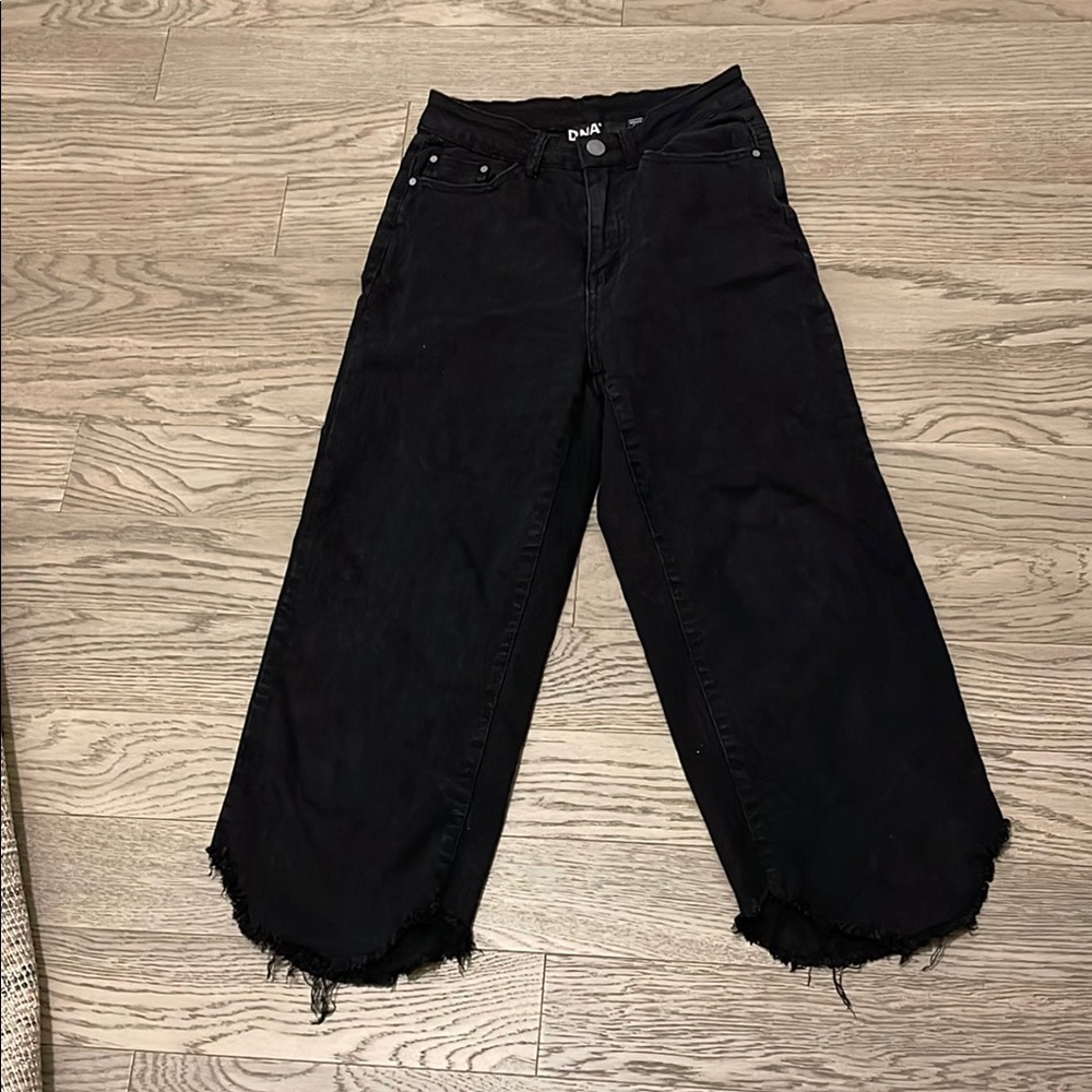 DNA. Black Wide-Leg. Raw hem. Capri / Culotte Jeans. High Waisted